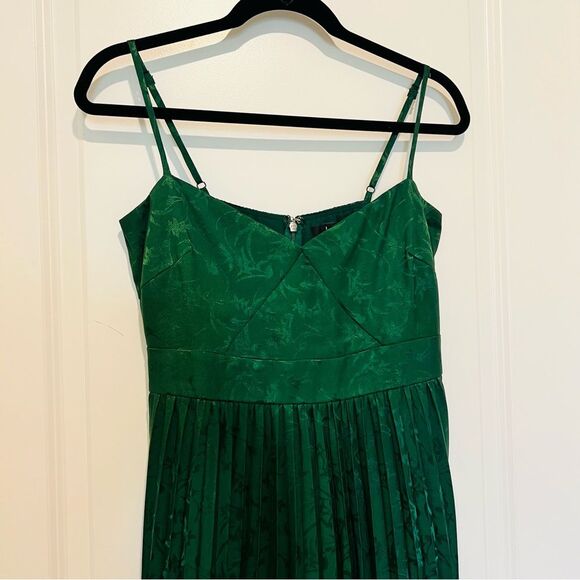 Lulus Women’s Chic Sensibility Dark Green Satin Jacquard Pleated Midi Dress Sz M - Picture 6 of 14